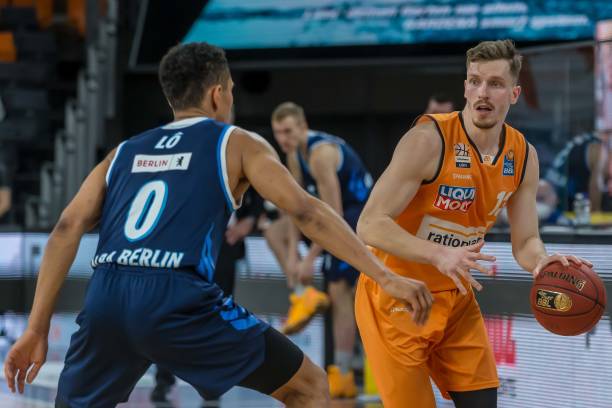 也在无形中 也在无形中